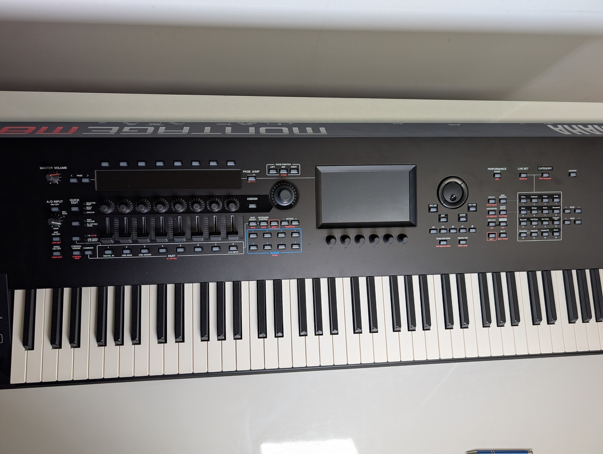 Yamaha MONTAGE M8x 88 Jong gebruikt, Op voorraad (direct leverbaar) + Gator flightcase  + Pedaal