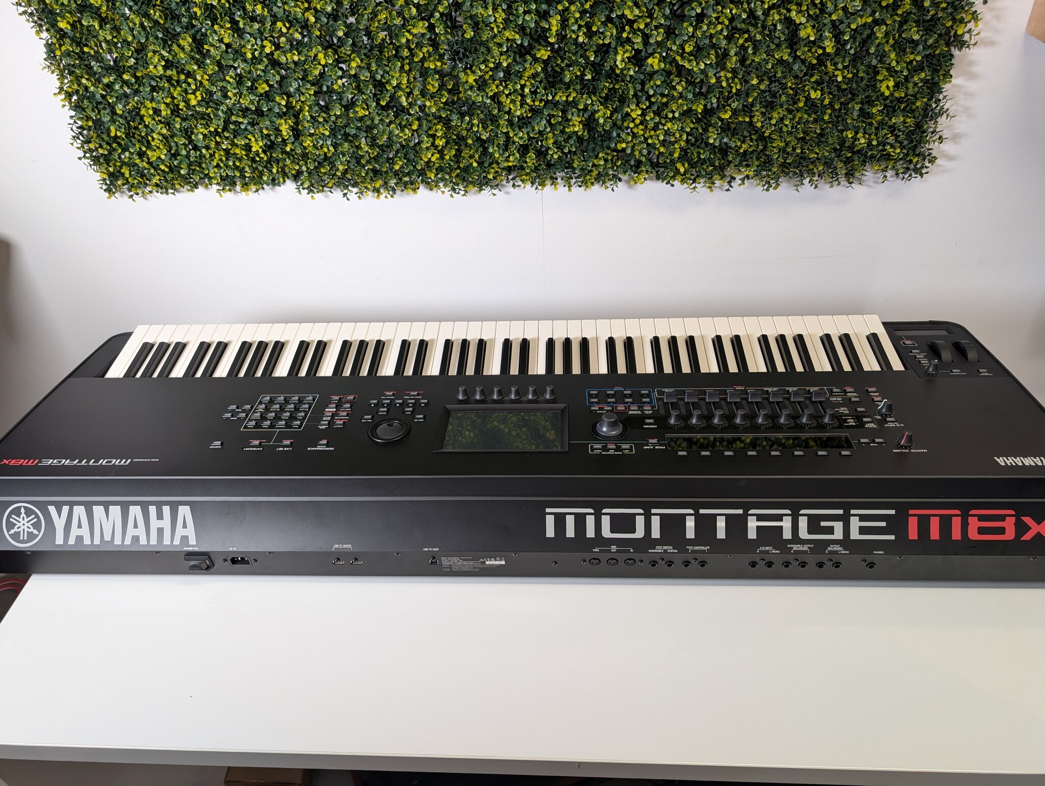 Yamaha MONTAGE M8x 88 Jong gebruikt, Op voorraad (direct leverbaar) + Gator flightcase  + Pedaal