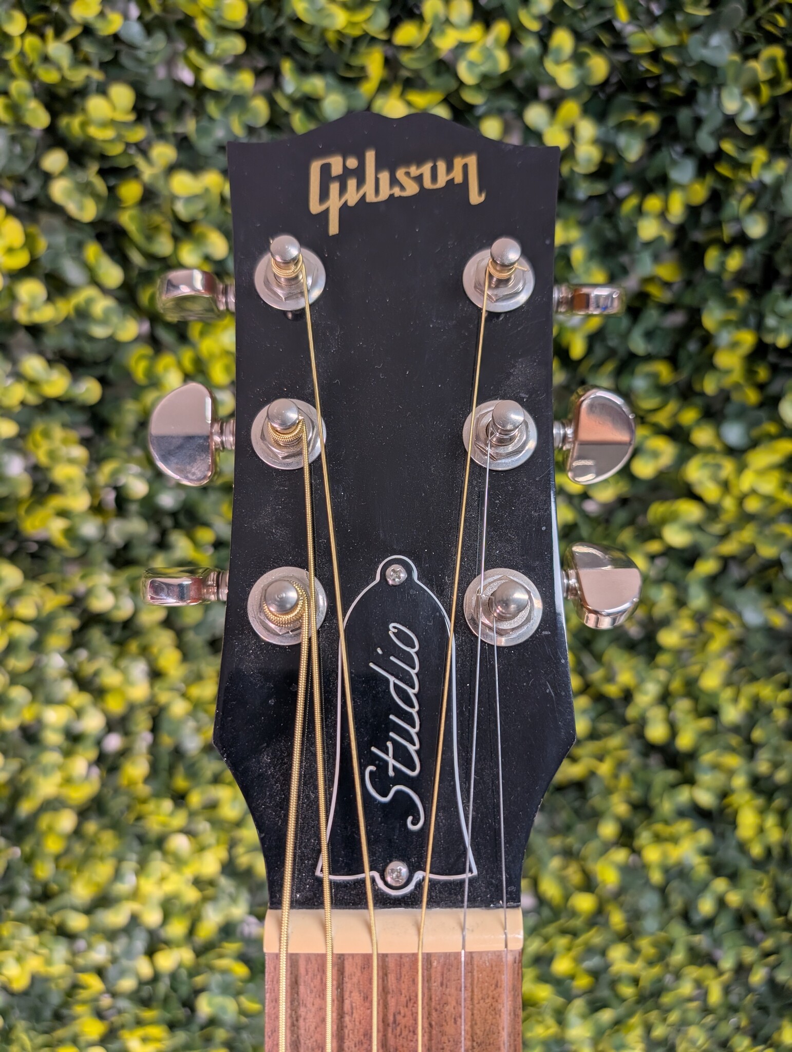 Let op Actie! Gibson J-45 Studio Walnut Akoestische Gitaar