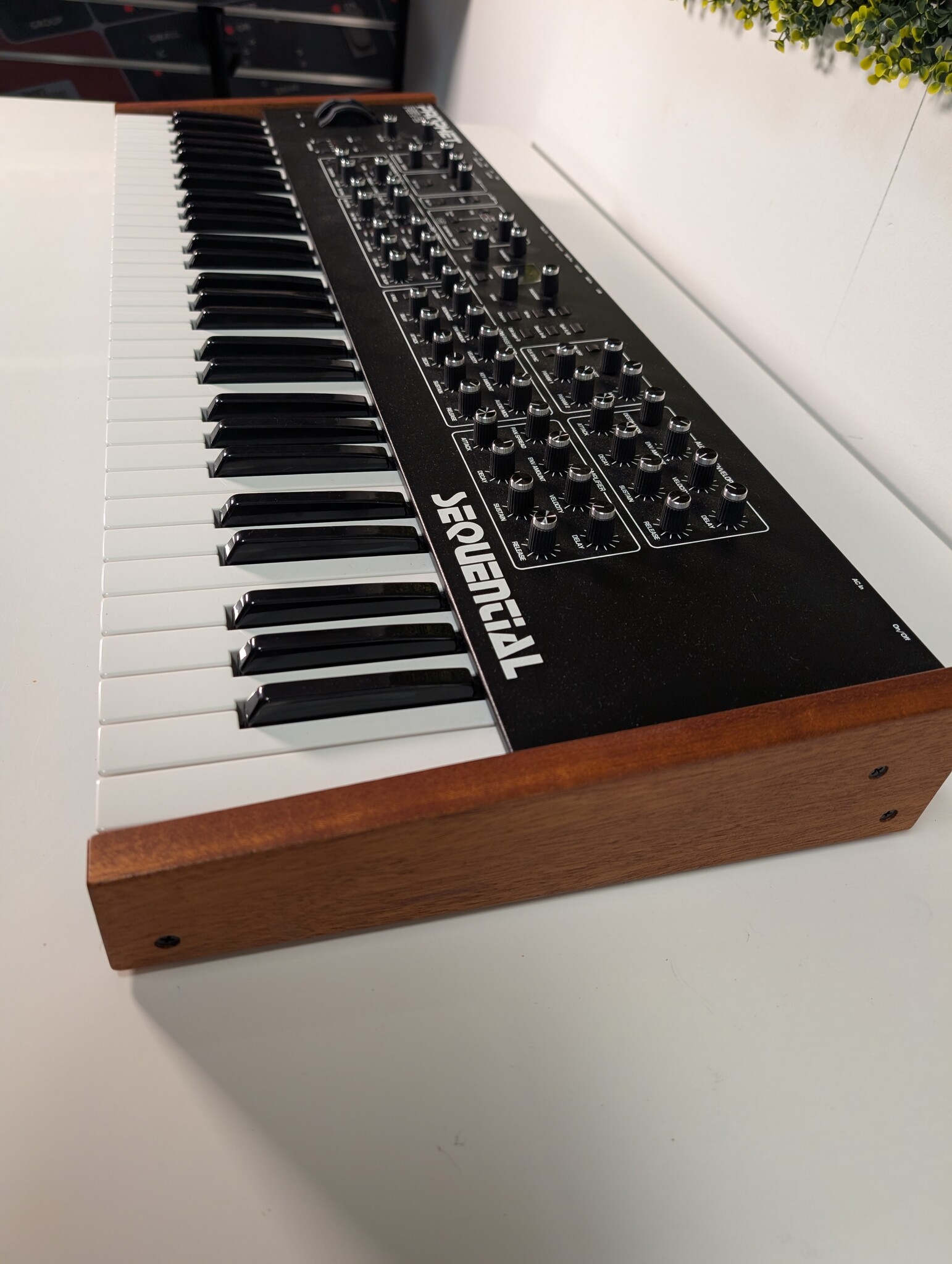 Sequential Prophet REV2 8 voice