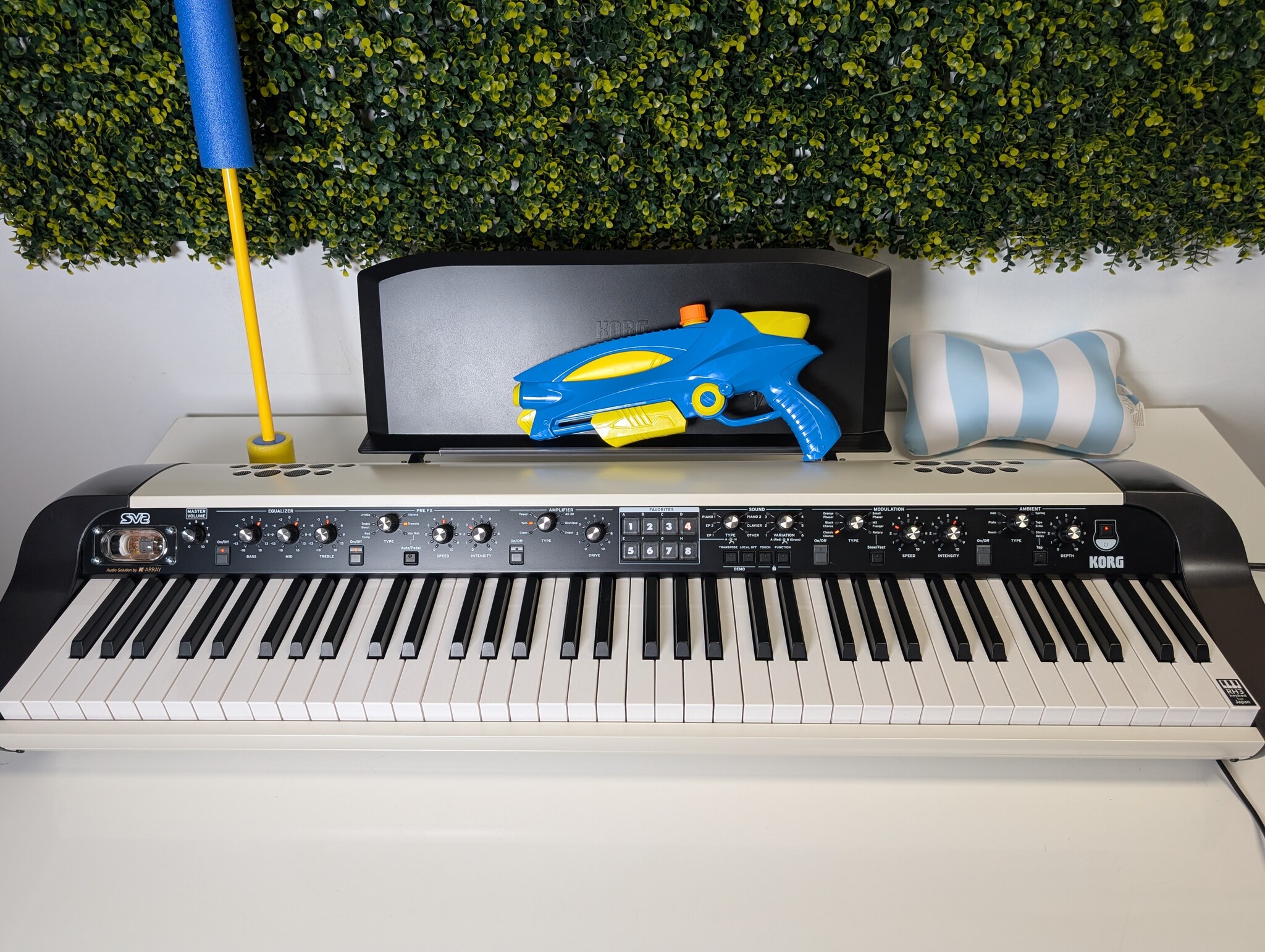 Zomerdeal ! Korg SV2 73 Combi Jong Gebruikt