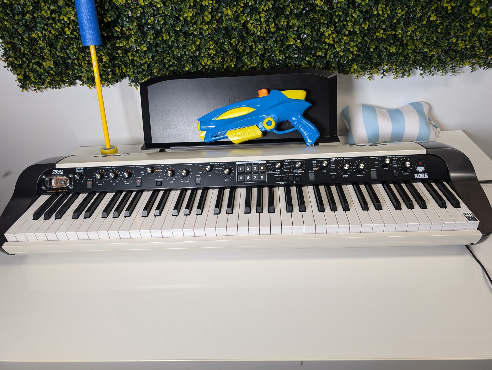 Zomerdeal ! Korg SV2 73 Combi Jong Gebruikt