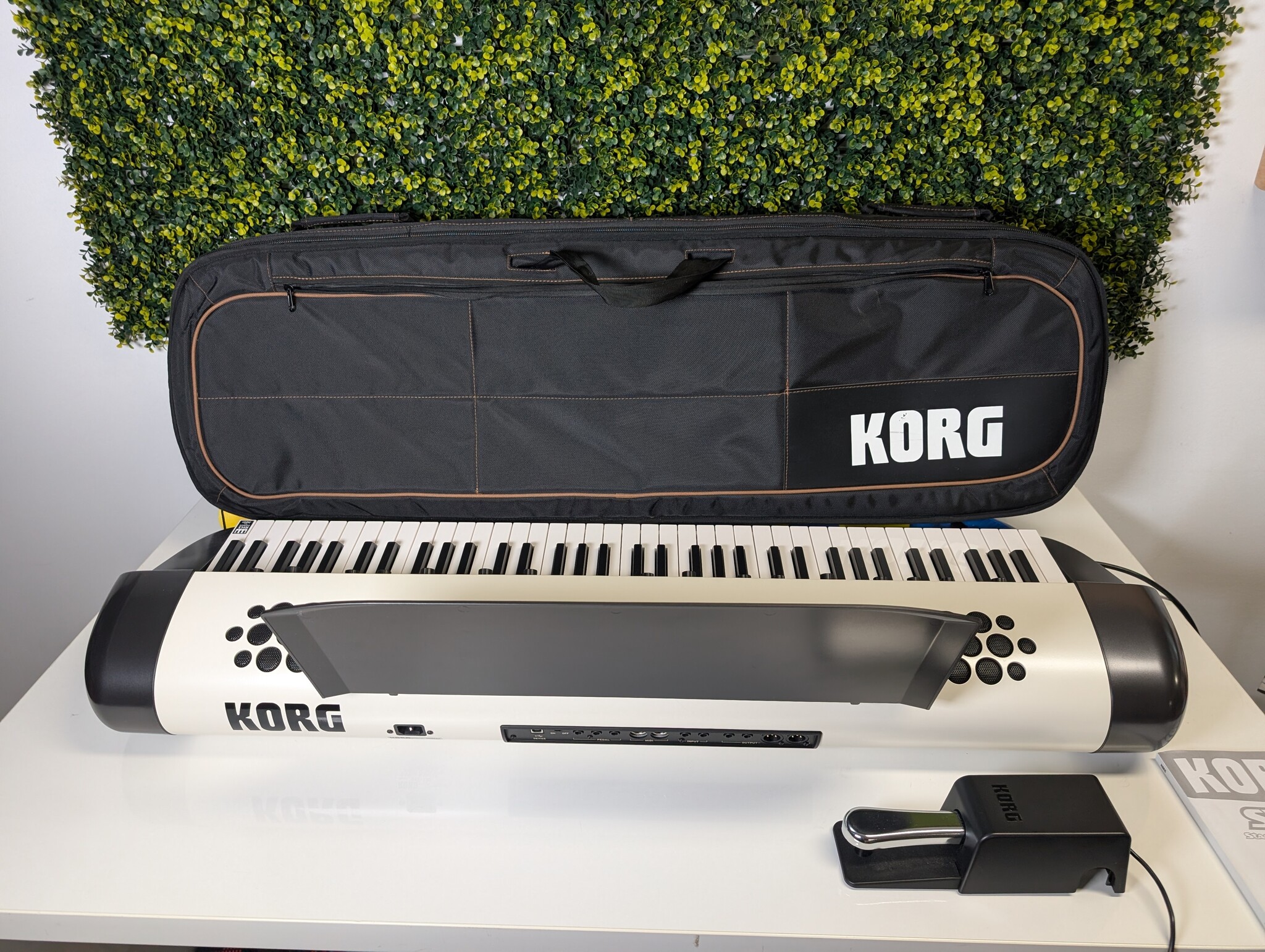 Zomerdeal ! Korg SV2 73 Combi Jong Gebruikt