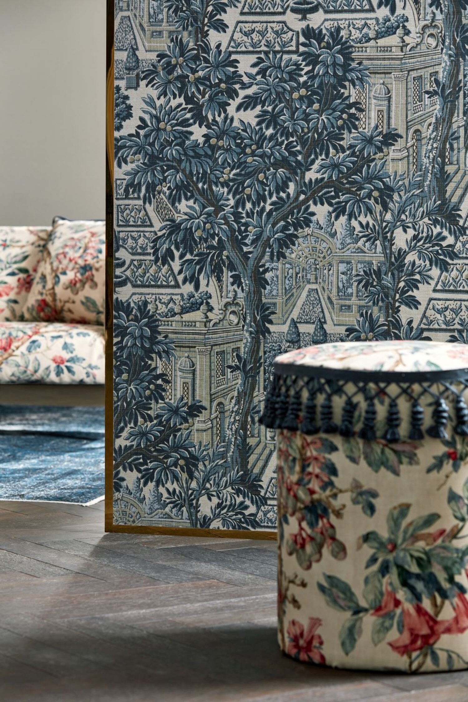 Zoffany - 313052 | Luxury wallpaper online | Free Shipping
