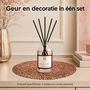 HEM HEM Geurstokjes Peaceful Pine 100 ml met Roségouden Placemat 38 cm - 5 Stokjes - Geurdiffuser - Huisparfum - Kerstdecoratie
