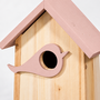 HEM HEM Vogelhuisje Hout - Nestkast voor Tuinvogels - 16 x 10 x 23 cm - Roze met Naturel Hout - Hangend - Met Microvezeldoekje