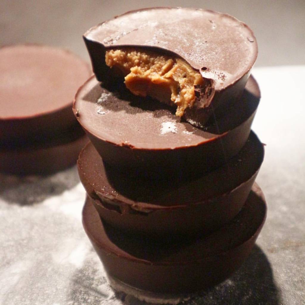 Overheerlijke peanut butter cups met Seriously Dark chocolade