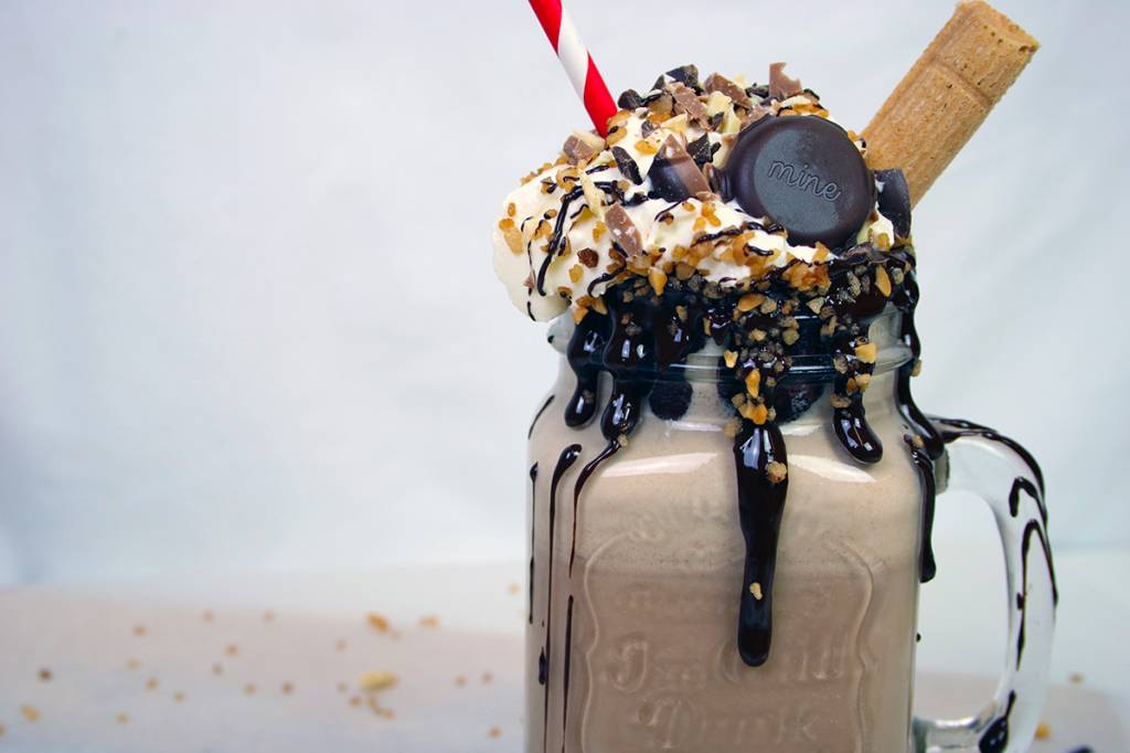 Deze vegan chocolademilkshake met baileys wil je nú maken!
