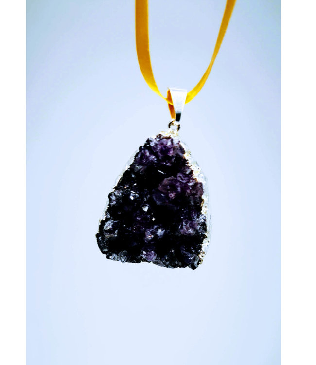 Amethyst Anhänger mit Silberrand