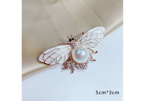 Peach Accessories 1513 Pearl Bee brooch