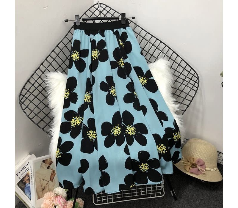 SKI021 Skirt with Large Daisy in Blue