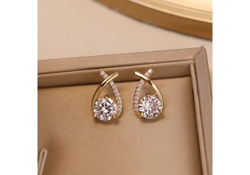 Peach Accessories EUR121 Crystal Gold toned Earrings