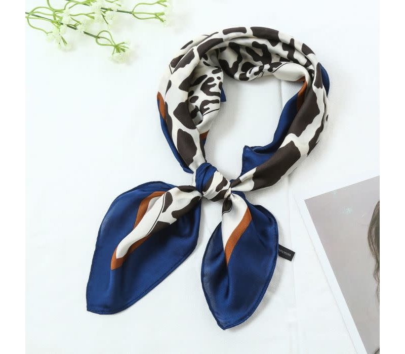 F695 Leopard with Navy edge Neck Scarf