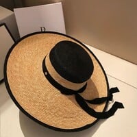 WH172 Oversized  straw hat in Tan with letter M