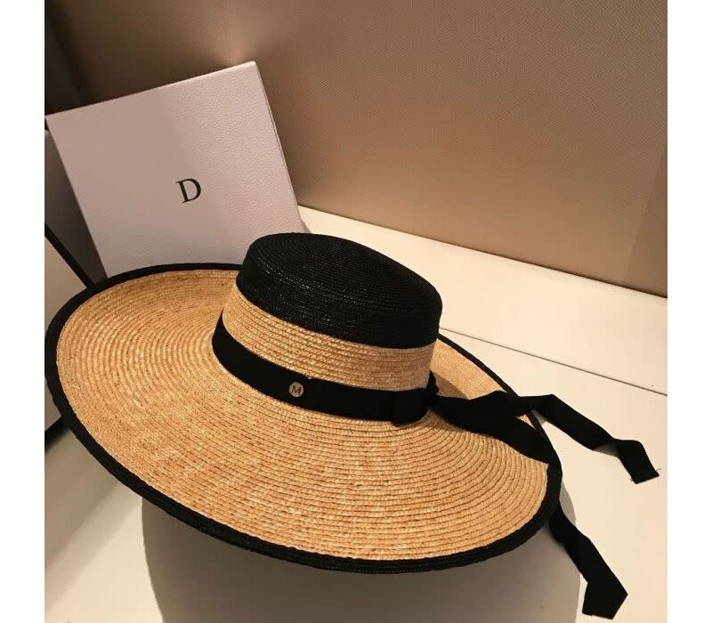 WH172 Oversized  straw hat in Tan with letter M