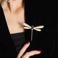 1545 Dragon fly brooch with Green crystal in Gold