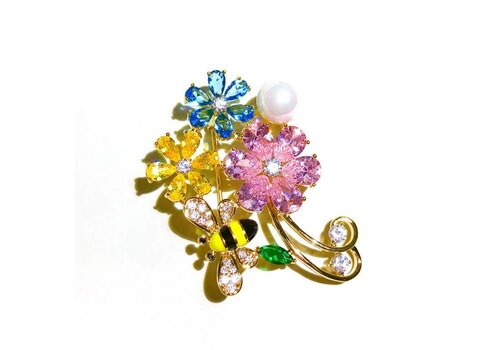 Peach Accessories Peach 1536 Crystals flowers and bee brooch in Multicolours