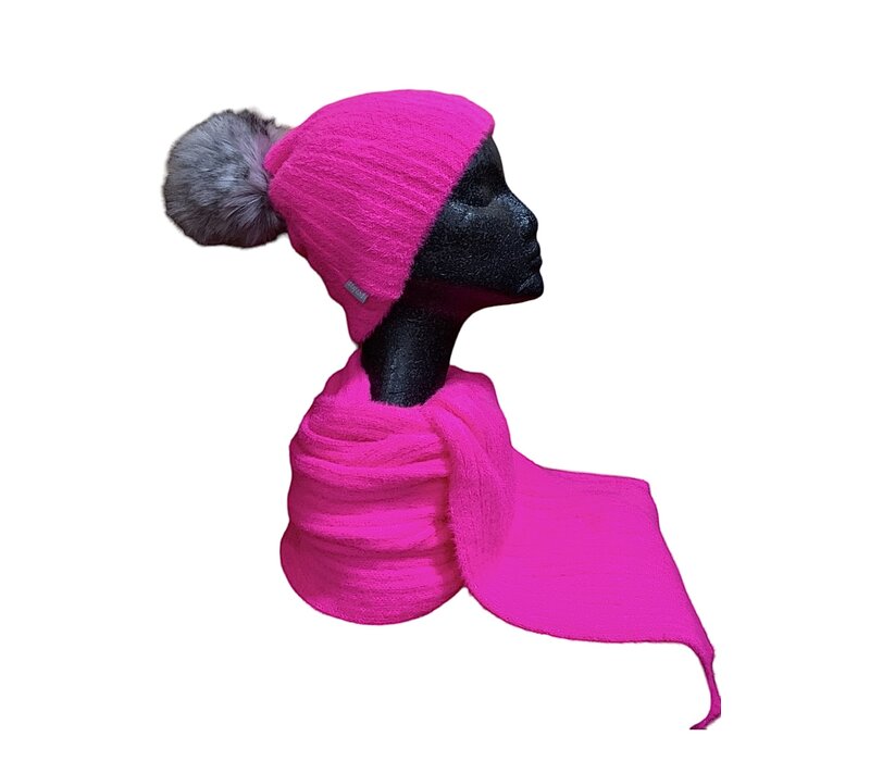 Cosy Hat & Scarf Set in Neon Pink