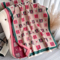 WS020 Letter H wool scarf in Fuchsia/Green