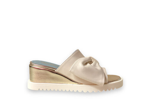 MarcoMoreo MarcoMoreo F161JNL Cream Slip-On Wedge