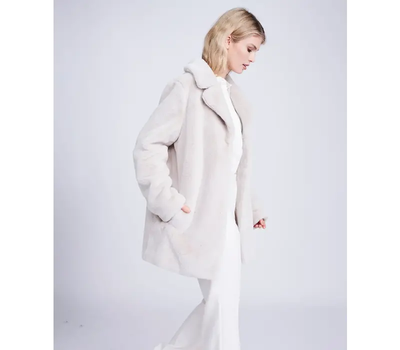 Pia Rossini KENNEDY Pearl Faux Fur Coat