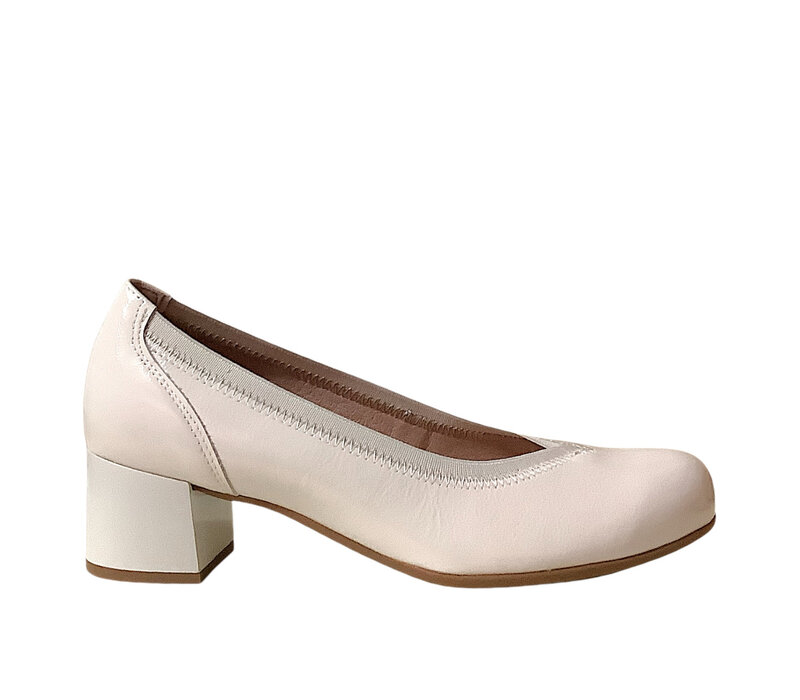 Pitillos 10462 Cream Patent Block Heel