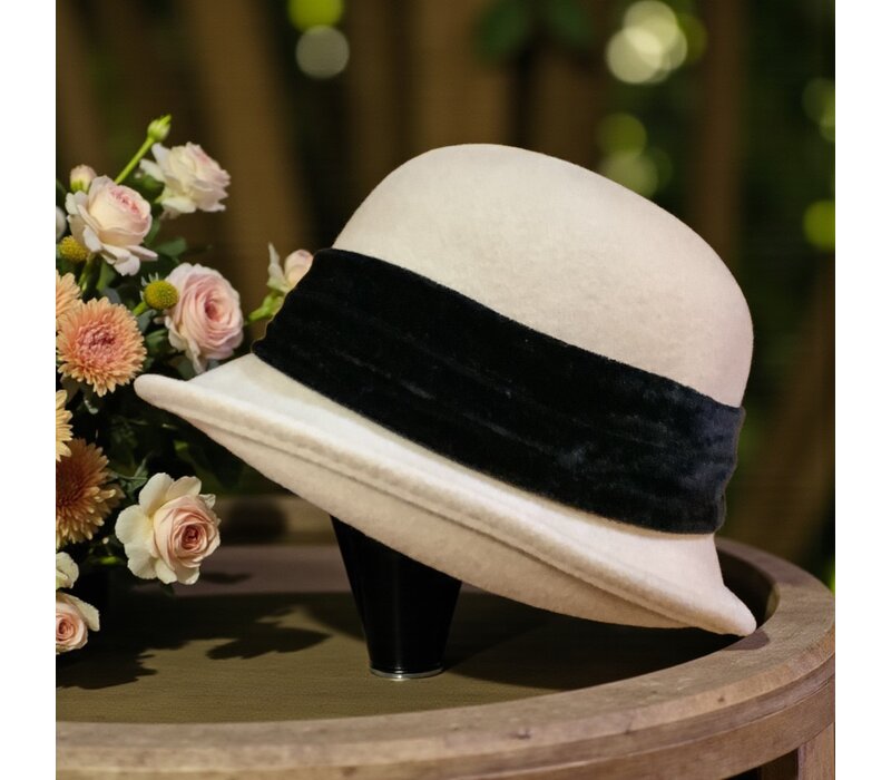 Seeberger 019877 Camel Woolfelt Cloche Velvet Trim