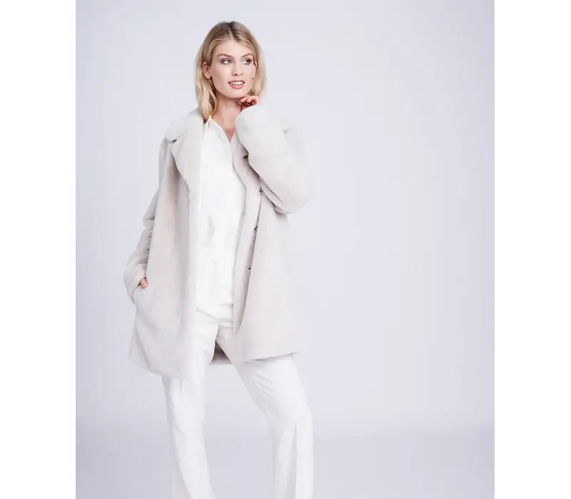Pia Rossini KENNEDY Pearl Faux Fur Coat