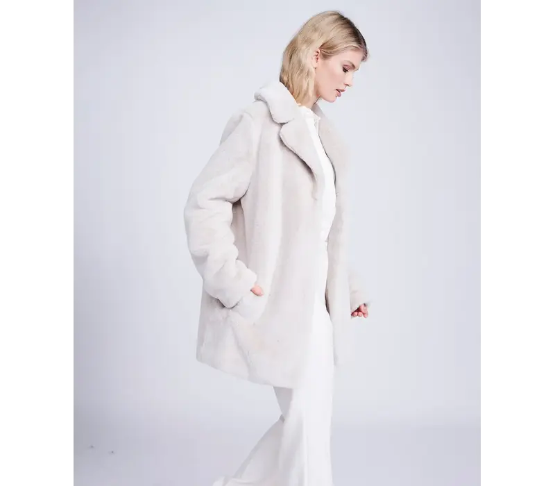 Pia Rossini KENNEDY Pearl Faux Fur Coat