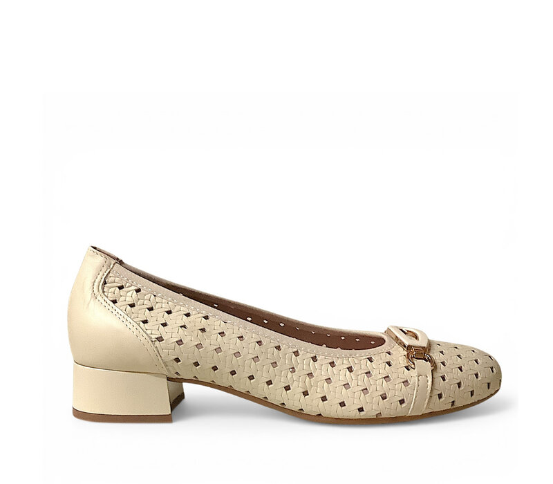 Pitillos 11123 Cream Low Heel shoes