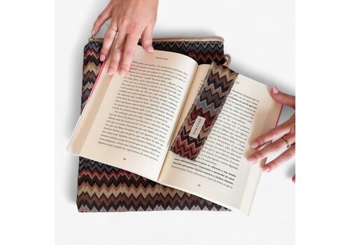 DE LA MUR DE LA MUR 674 Fabric Bookcover & Bookmark