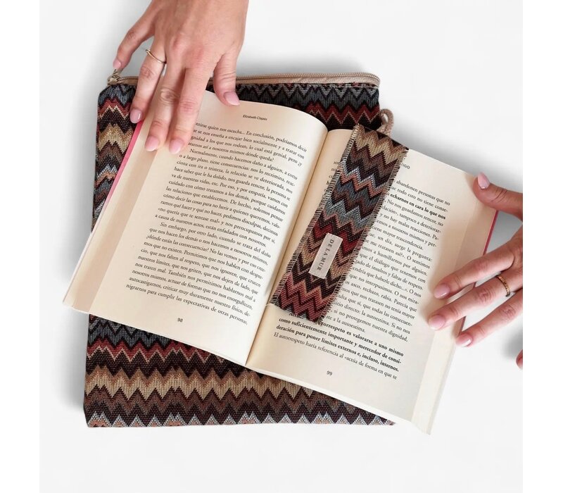 DE LA MUR 674 Fabric Bookcover & Bookmark