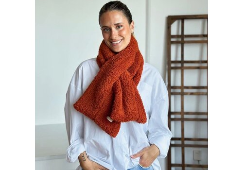 DE LA MUR DE LA MUR “PINGU” Orange Polar Fleece Buff