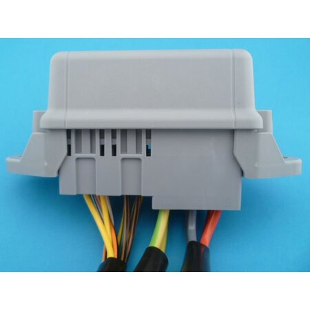 R01600 Zekeringenblok 6xsteek + 3xmaxi
