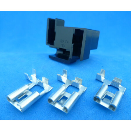 30-145B koplampstekker haaks H4 zwart 3-polig