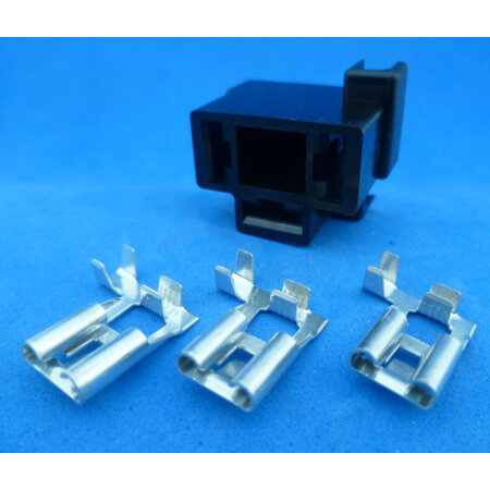 30-145B koplampstekker haaks H4 zwart 3-polig