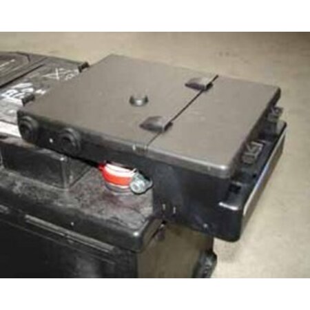 FHA00710  Battery fuse box