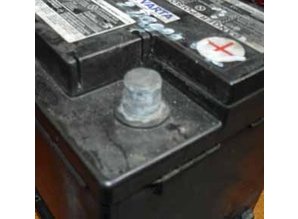 FHA00710  Battery fuse box