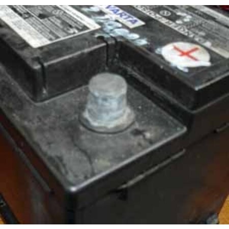 FHA00710  Battery fuse box