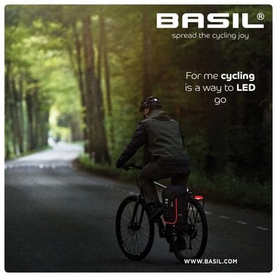 Basil Miles Nordlicht - bicycle backpack with LED-strip - 17 liter - black