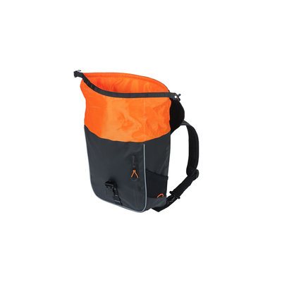 Basil Miles Tarpaulin - Fahrradrucksack - 13 Liter - schwarz/orange