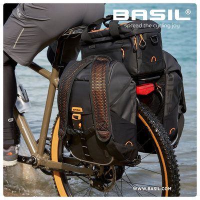 Basil Miles Tarpaulin - bagagedragertas - 7 liter - zwart/oranje