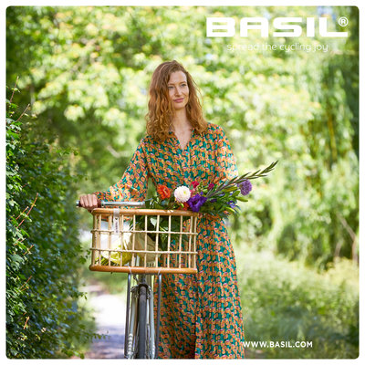 Basil Green Life -  Rattan Fahrrradkorb - Medium - vorne - natur braun