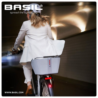 Basil Cento Tech Fiber Nordlicht MIK - bicycle basket - rear - blue silver