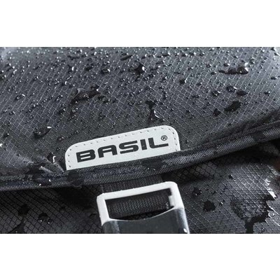 Basil Miles Nordlicht - fietsrugzak met LED-strip - 17 liter - zwart