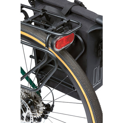 Basil Navigator Waterproof M - enkele fietstas - 12-15 liter - zwart