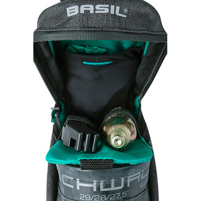 Basil Discovery 365D - saddle bag M - 0,7 litres - black