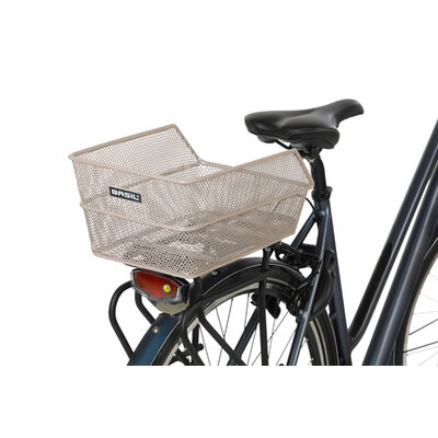 Basil Cento S - bicycle basket – rear - nude metallic