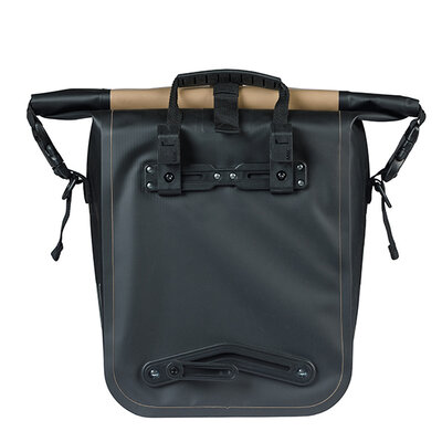 Basil Rivo M - Einzeltasche - Tarpaulin MIK Hooks - 12-15L - sand/schwarz