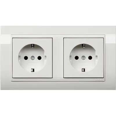 Gira wandcontactdoos 2-voudig randaarde wandgoot type 10 compleet wit glans OP=OP (0756023)